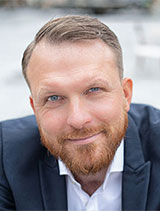 Dr. Fredrik Hacklin